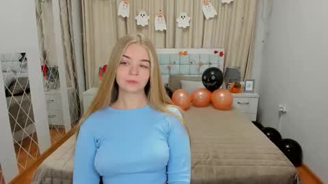 Snapshot of sirenabloom chatting on 23, 10, 2025 SirenaBloom online show from 23, 10, 2025