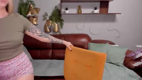 Snapshot of sirenabloom chatting on 25, 10, 2025 SirenaBloom online show from 25, 10, 2025