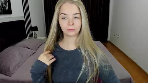 Snapshot of sirenabloom chatting on 27, 10, 2025 SirenaBloom online show from 27, 10, 2025