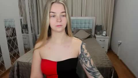 Snapshot of sirenabloom chatting on 17, 11, 2025 SirenaBloom online show from 17, 11, 2025