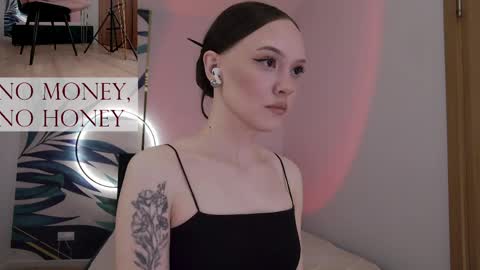 Snapshot of sirenaswhisper chatting on 29, 4, 2026 Goddess Sirena online show from 29, 4, 2026