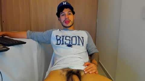 Snapshot of sirs_papi chatting on 8, 11, 2025 Call me papi online show from 8, 11, 2025