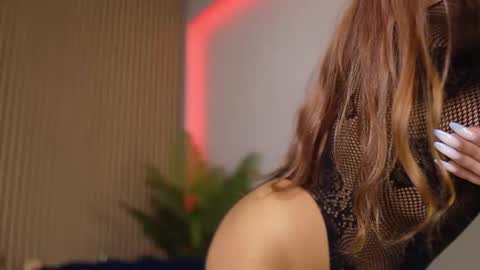 Snapshot of sisi_von_dee chatting on 2, 11, 2025 Dee online show from 2, 11, 2025