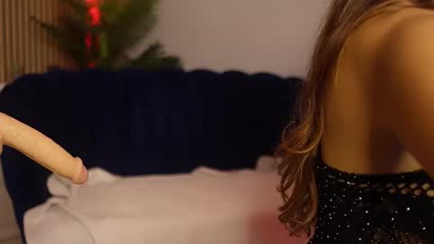 Snapshot of sisi_von_dee chatting on 8, 11, 2025 Dee online show from 8, 11, 2025