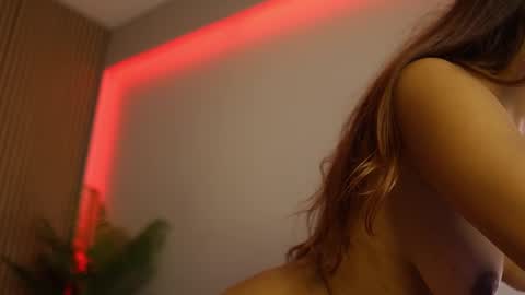 Snapshot of sisi_von_dee chatting on 12, 11, 2025 Dee online show from 12, 11, 2025