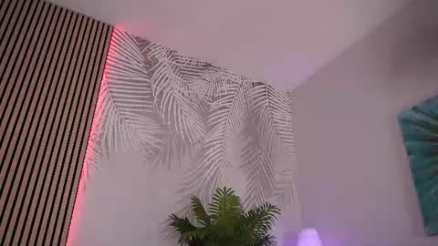 Snapshot of sisi_von_dee chatting on 18, 7, 2026 Dee online show from 18, 7, 2026
