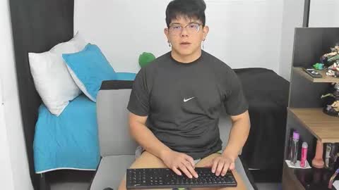 Snapshot of siul_bigcock chatting on 13, 5, 2026 Siul Thompson online show from 13, 5, 2026