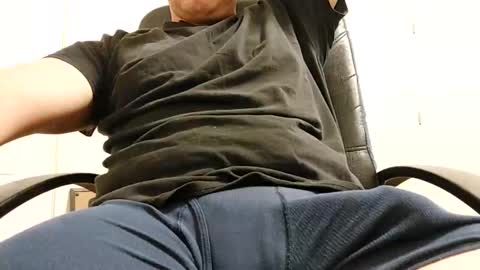 Snapshot of sixinchsolo chatting on 23, 10, 2025 sixinchsolo online show from 23, 10, 2025