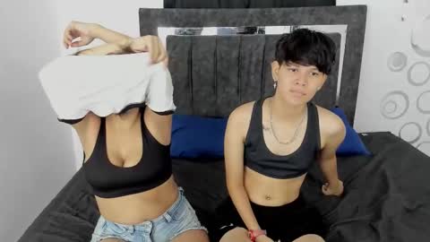 Snapshot of skarleth_and_lina chatting on 22, 10, 2025 Skarleth and Lina online show from 22, 10, 2025