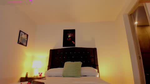 Snapshot of skay_hot chatting on 4, 10, 2025 Skay online show from 4, 10, 2025