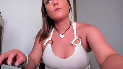 Snapshot of skin_taste chatting on 2, 12, 2024 TINNA online show from 2, 12, 2024