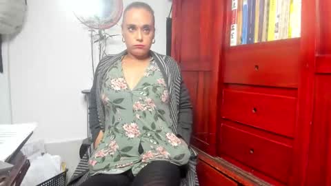 Snapshot of skin_taste chatting on 21, 10, 2025 TINNA online show from 21, 10, 2025