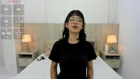 Emily Rojas online show from 23, 10, 2025