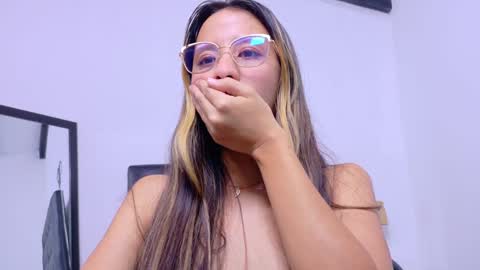 skinny_hottie18 online show from 25, 1, 2025