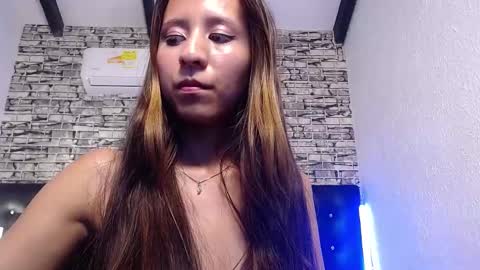 skinny_hottie18 online show from 28, 2, 2025