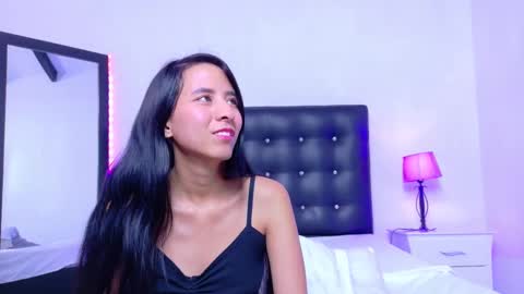 skinny_hottie18 online show from 23, 9, 2025