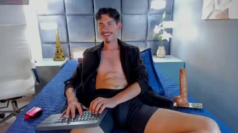 skinny jean  online show from 23, 5, 2026