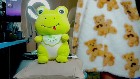 Snapshot of skinnygirl019 chatting on 4, 12, 2024 GoddessSkinny online show from 4, 12, 2024