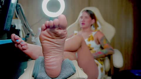 Snapshot of skinnygirl019 chatting on 20, 1, 2025 GoddessSkinny online show from 20, 1, 2025