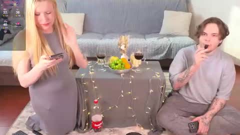 Ethan and Mona online show from 4, 7, 2026