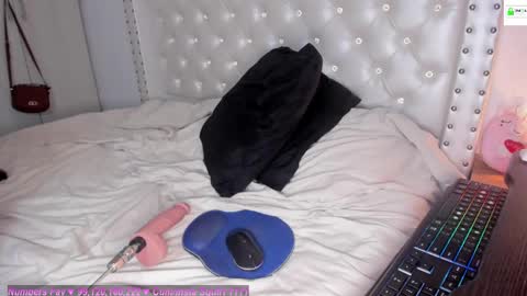 Snapshot of sky___blue chatting on 26, 2, 2025 Sky Independent model WISH LIST online show from 26, 2, 2025