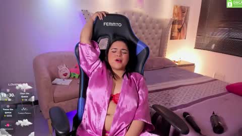 Snapshot of sky___blue chatting on 24, 10, 2025 Sky Independent model WISH LIST online show from 24, 10, 2025