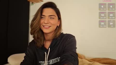 Snapshot of skyamber8v2 chatting on 30, 10, 2025 Vi online show from 30, 10, 2025