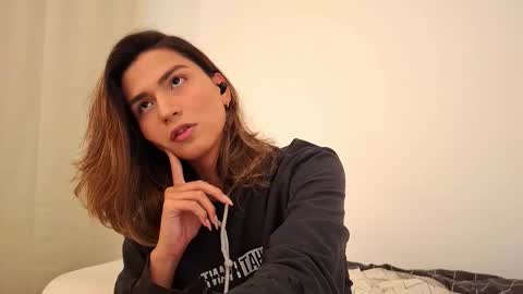 Snapshot of skyamber8v2 chatting on 17, 11, 2025 Vi online show from 17, 11, 2025