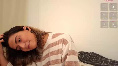 Snapshot of skyamber8v2 chatting on 26, 11, 2025 Vi online show from 26, 11, 2025