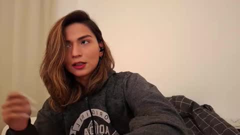 Snapshot of skyamber8v2 chatting on 5, 12, 2025 Vi online show from 5, 12, 2025