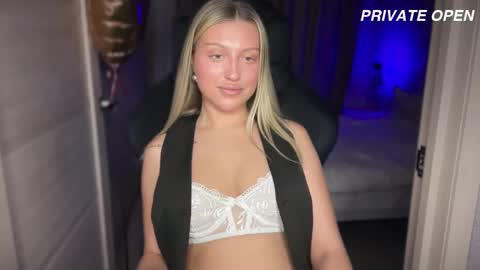 Snapshot of skyffi chatting on 18, 2, 2025 GARRY AND SOPHIA online show from 18, 2, 2025