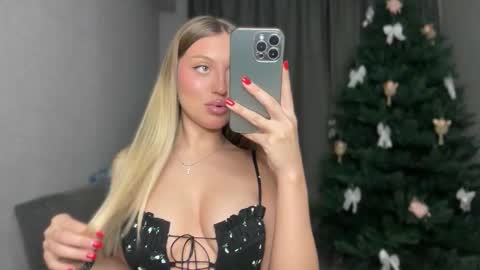 Snapshot of skyffi chatting on 30, 11, 2025 GARRY AND SOPHIA online show from 30, 11, 2025