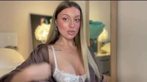 Snapshot of skyffi chatting on 4, 12, 2025 GARRY AND SOPHIA online show from 4, 12, 2025