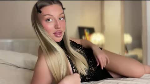 Snapshot of skyffi chatting on 16, 12, 2025 GARRY AND SOPHIA online show from 16, 12, 2025