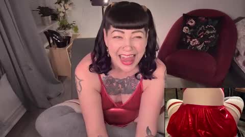 Snapshot of skylar_bird chatting on 19, 12, 2024 skylar bird online show from 19, 12, 2024