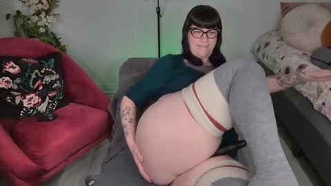 Snapshot of skylar_bird chatting on 25, 12, 2024 skylar bird online show from 25, 12, 2024