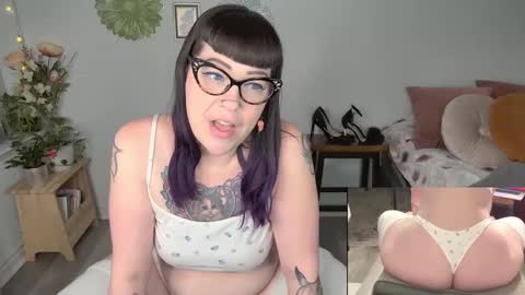 Snapshot of skylar_bird chatting on 12, 2, 2025 skylar bird online show from 12, 2, 2025