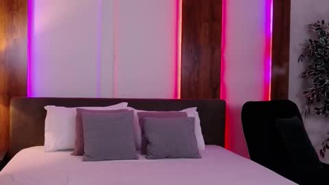 Snapshot of skylarspark chatting on 7, 11, 2025 SkylarSpark online show from 7, 11, 2025