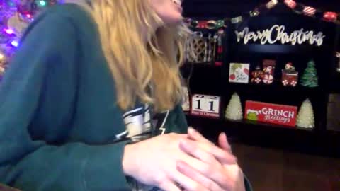 Snapshot of skylerlynn chatting on 14, 12, 2025 skylerlynn online show from 14, 12, 2025