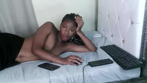 Snapshot of skyqueen0 chatting on 26, 10, 2025 skyqueen0 online show from 26, 10, 2025