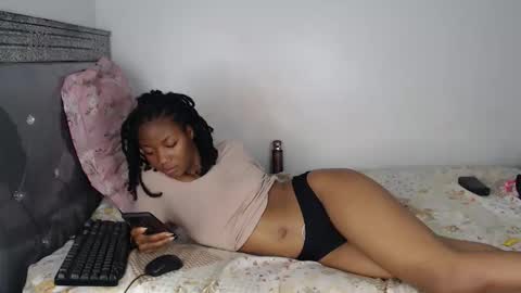 Snapshot of skyqueen0 chatting on 31, 10, 2025 skyqueen0 online show from 31, 10, 2025