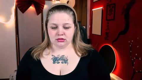 Snapshot of sladadeew chatting on 15, 12, 2025 Slada Deew online show from 15, 12, 2025