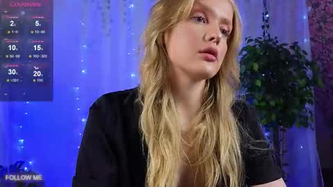 Snapshot of slay_blonde chatting on 26, 10, 2025 Lily online show from 26, 10, 2025