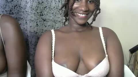 Snapshot of sleekmellanin chatting on 2, 10, 2025 sleekmellanin online show from 2, 10, 2025