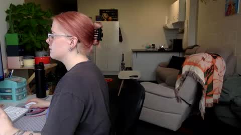 Kiwi Girl online show from 3, 6, 2026