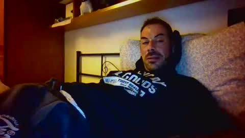 Snapshot of slevin1983 chatting on 17, 12, 2025 slevin online show from 17, 12, 2025