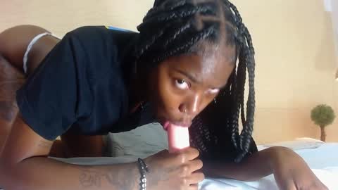 Snapshot of slim_chocobar18 chatting on 12, 12, 2024 slim_chocobar18 online show from 12, 12, 2024