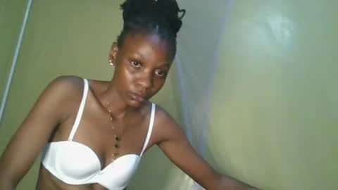 Snapshot of slim_girl01 chatting on 4, 7, 2026 slim_girl01 online show from 4, 7, 2026