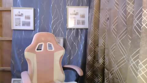 Snapshot of slutqueen_raz chatting on 7, 3, 2025 Raz online show from 7, 3, 2025