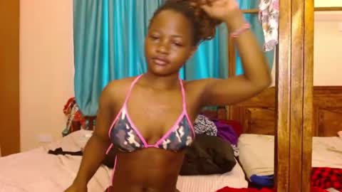 Snapshot of slutty_charmmz chatting on 29, 4, 2026 Bree online show from 29, 4, 2026